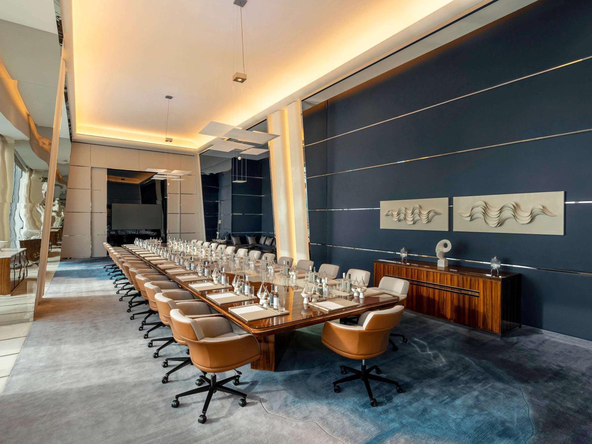 Lusail Fairmont Doha酒店 外观 照片 The boardroom at the Four Seasons Hotel, London