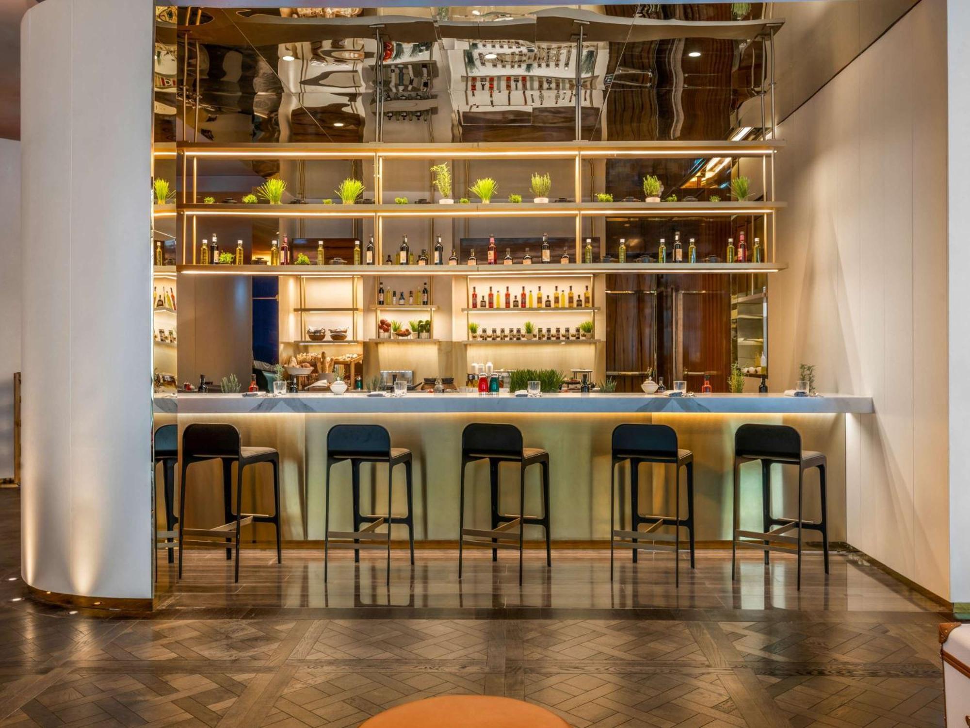 Lusail Fairmont Doha酒店 外观 照片 The bar at the hotel