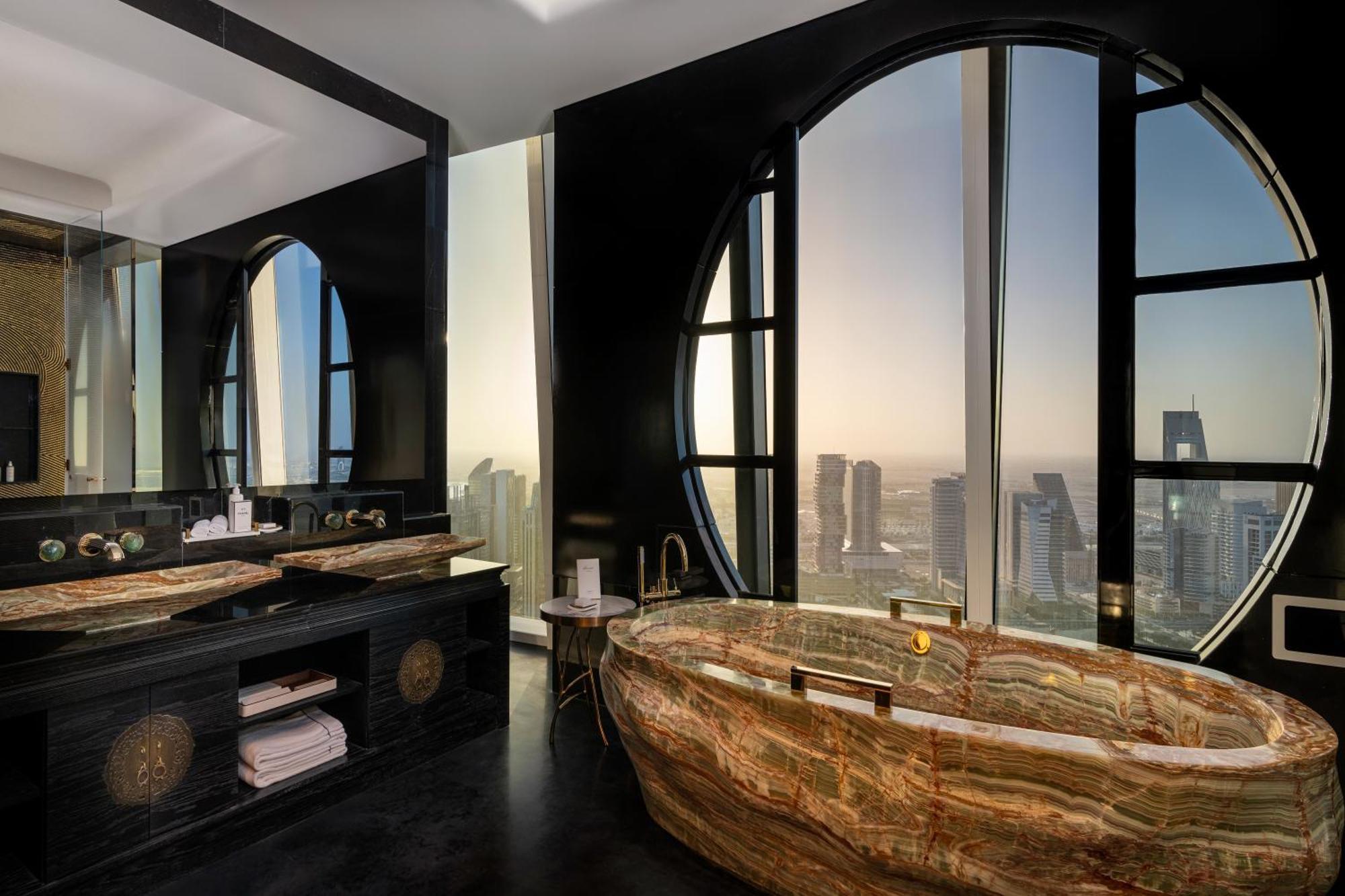 Lusail Fairmont Doha酒店 客房 照片 The bathroom of a suite